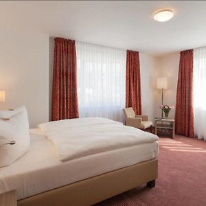 Zimmer mit Kingsize-Bett